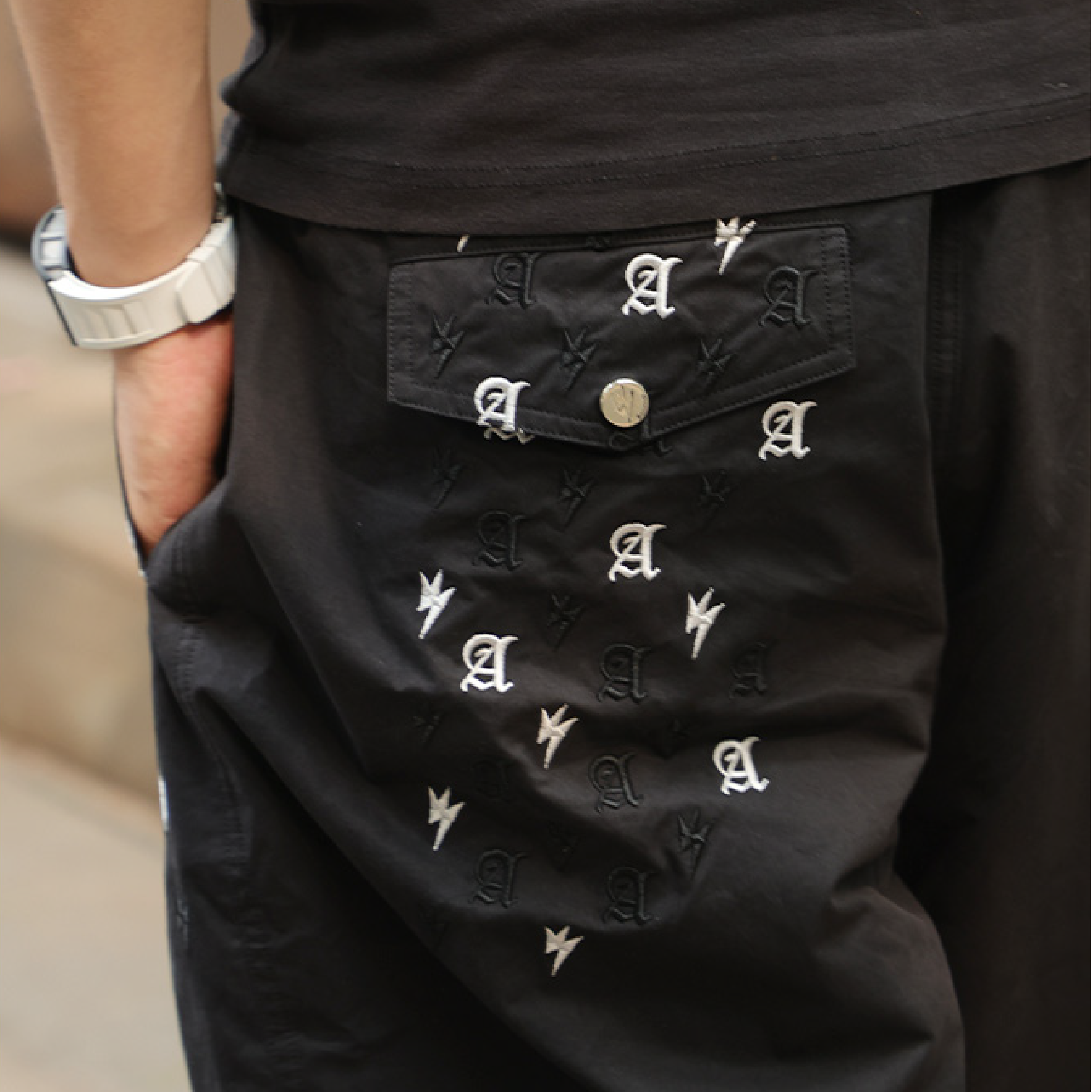 Unisex Lightning Bolt Embroidery Cargo Black