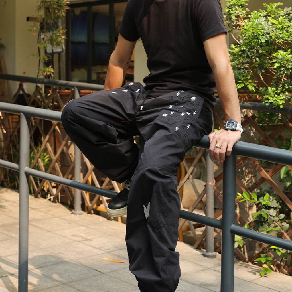 Unisex Lightning Bolt Embroidery Cargo Black