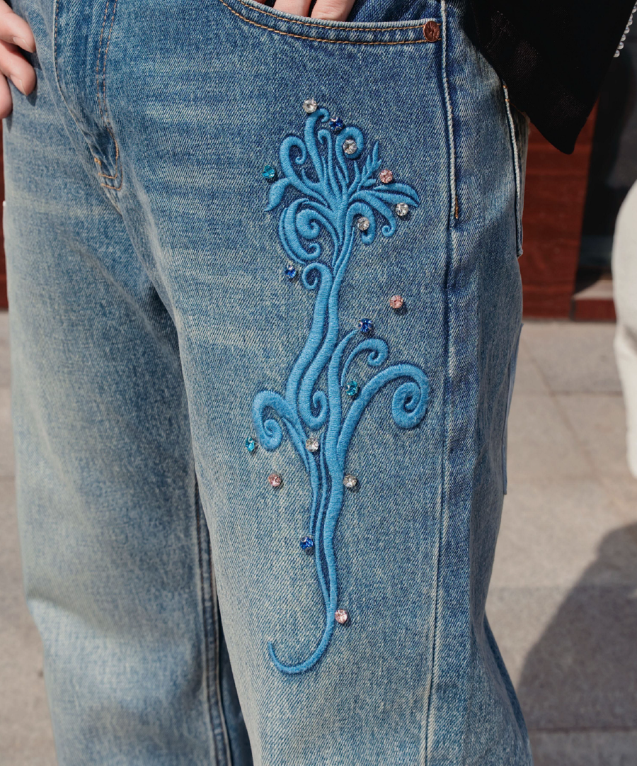 Unisex Floral Patterns Jeans Medium Wash