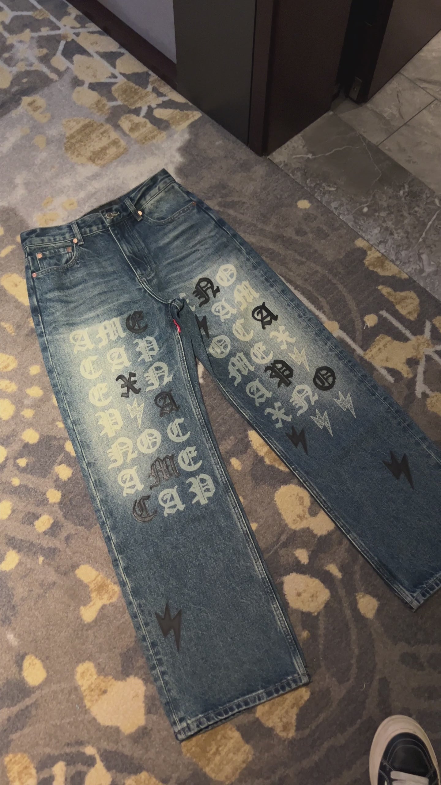 Unisex Logo Print Jeans Vintage Wash